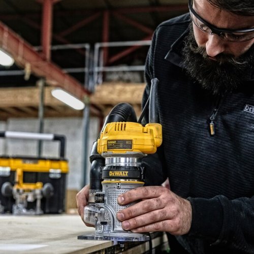 Elettrofresatrice Dewalt D26204K ad affondamento 900W 8MM