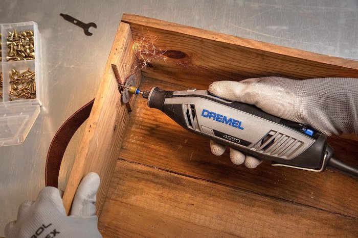 Dremel 4250-6/128 multiutensile con 128 accessori EZ twist + 6 complementi  - Cod. 0134250JK - ToolShop Italia