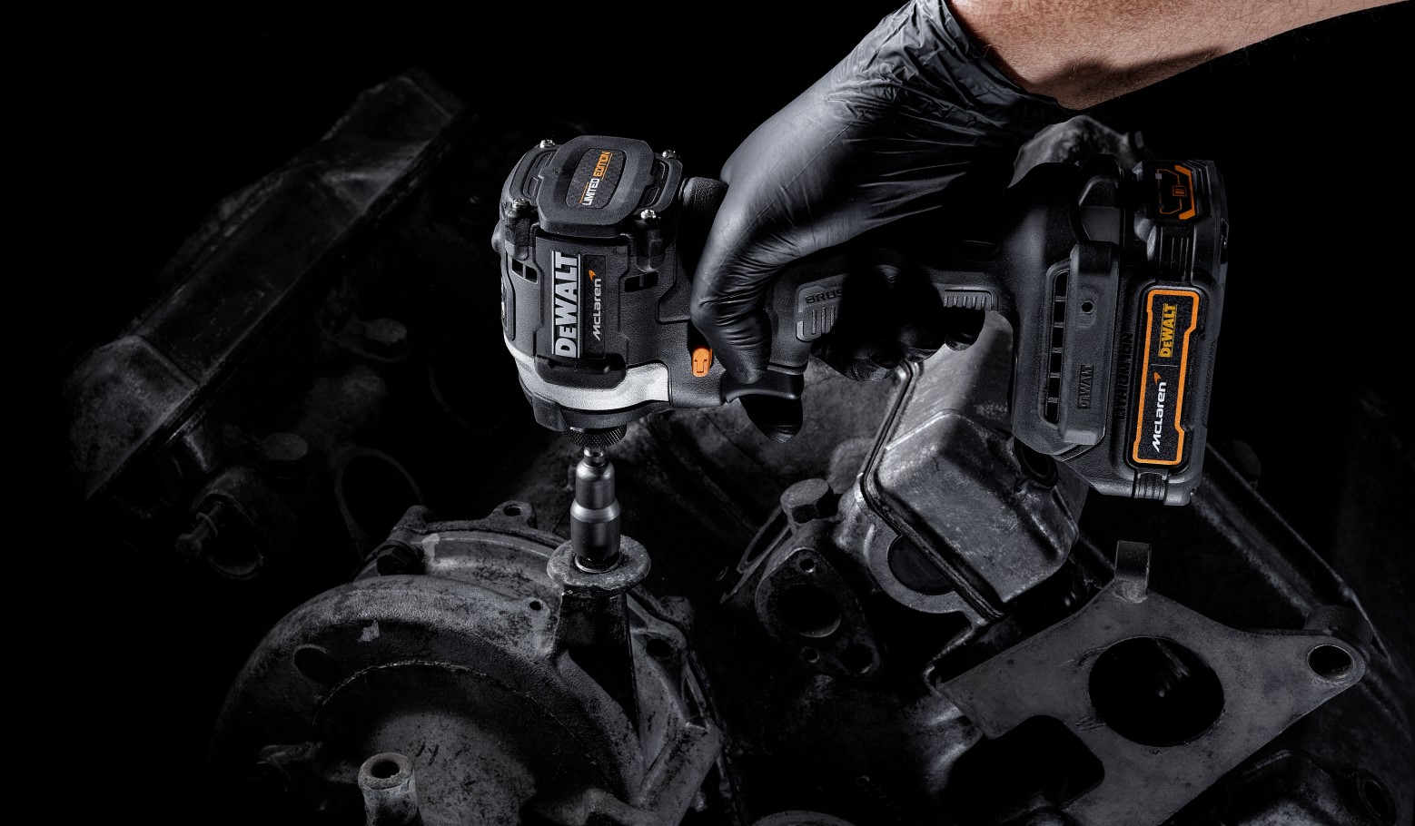 Kit avvitatori 18V XR DEWALT DCK200ME2GT x McLAREN TEAM F1 Cod