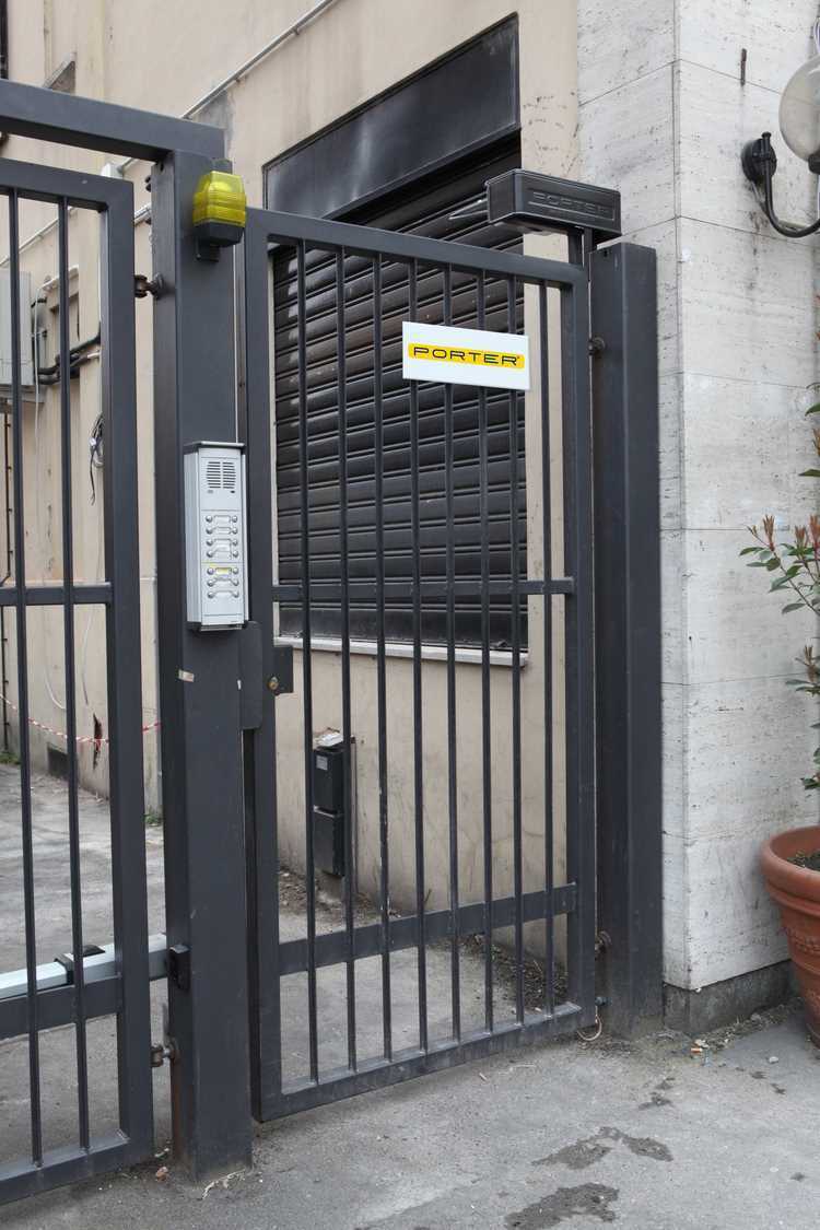 Chiudiporta per cancelli Chiudiporta per cancelli